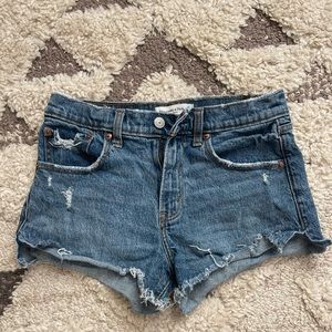 Abercrombie & Fitch Mid-Rise Mom Short, size 26 medium wash